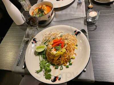 Lay Thai Restaurant & Lounge