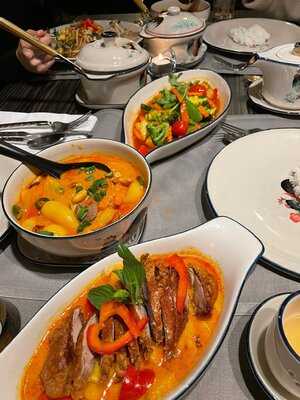 Lay Thai Restaurant & Lounge