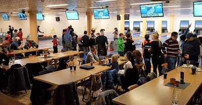 Halle Neun - Kegelbahn & Gaststätte