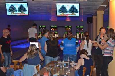 Halle Neun - Kegelbahn & Gaststätte