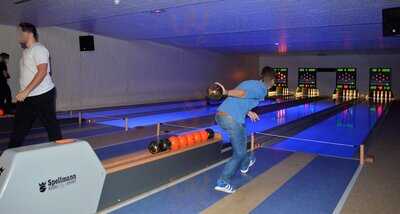 Halle Neun - Kegelbahn & Gaststätte