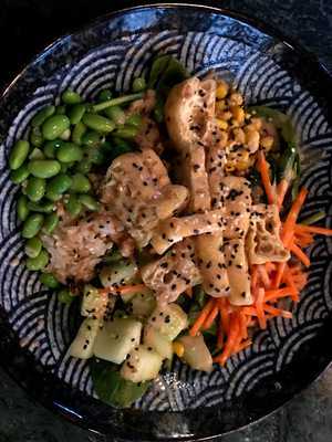 Trinitii Bowls And Drinks