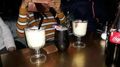 Helium | Contemporary CafÉ & Bar Concept