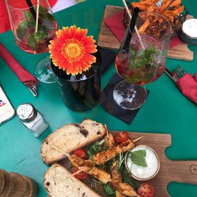 Helium | Contemporary CafÉ & Bar Concept