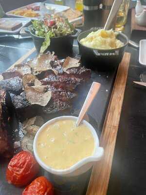 [m]eatery Bar + Restaurant Hamburg