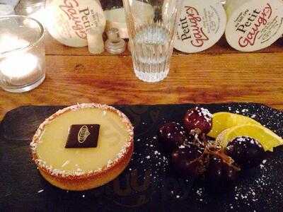 La Cantine D'augusta Käse Restaurant Und Wein Bar