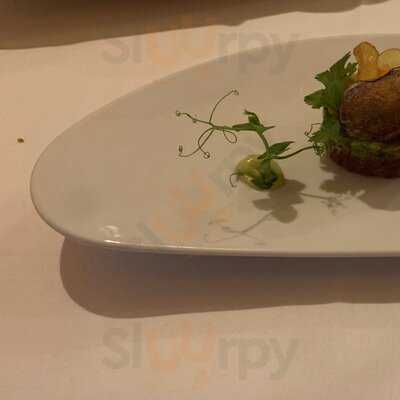 Apples Restaurant & Bar