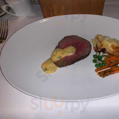 Apples Restaurant & Bar