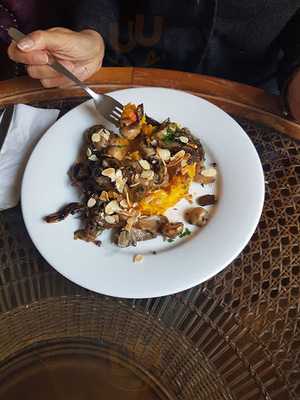 Pauline Café & Bistro