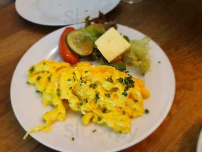 Pauline Café & Bistro