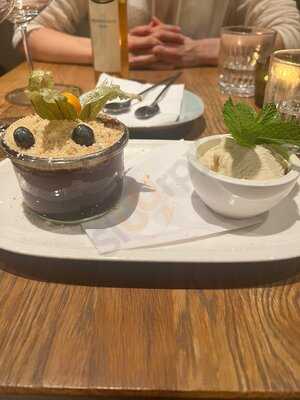 Neumann's Bistro & Weinbar