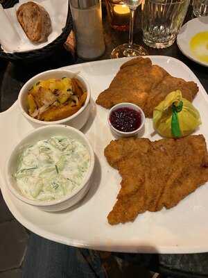 Neumann's Bistro & Weinbar