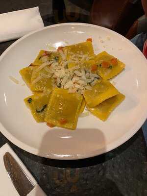 Neumann's Bistro & Weinbar