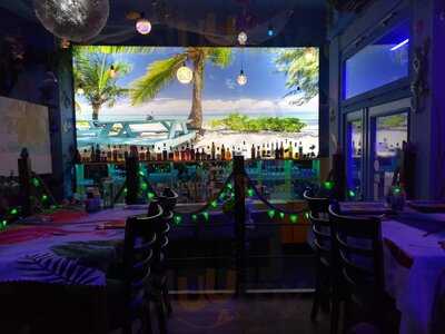 Caribbean Restaurant Roatan Ug