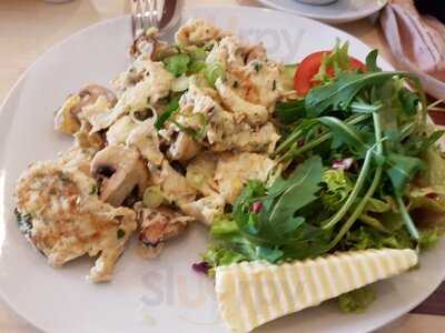 Arema Restaurant & Cafe