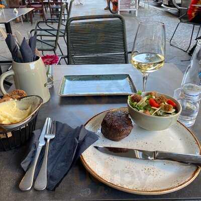 Black Pug Restaurant & Bar