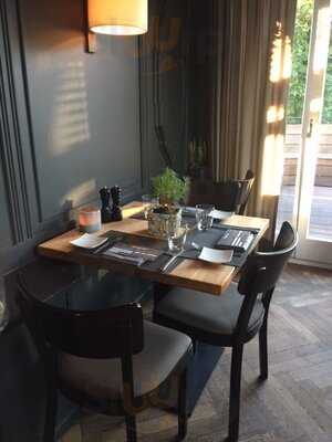 Henny's Restaurant & Events