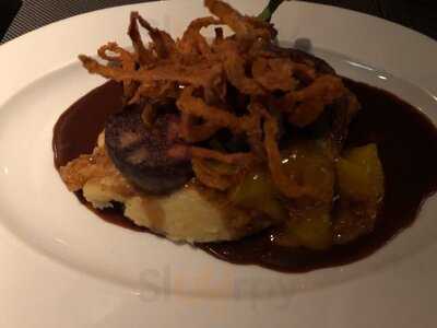 Henny's Restaurant & Events