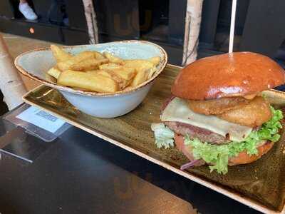 Hans Im GlÜck Burgergrill & Bar