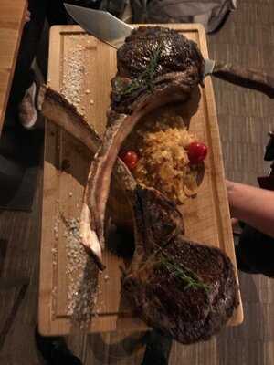 Claudio's Restaurant & Bar