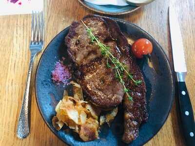 Claudio's Restaurant & Bar