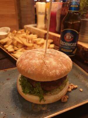 Hans Im GlÜck Burgergrill & Bar