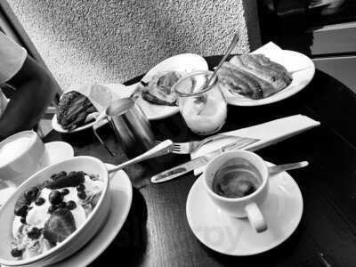 Die Herren Köstlich