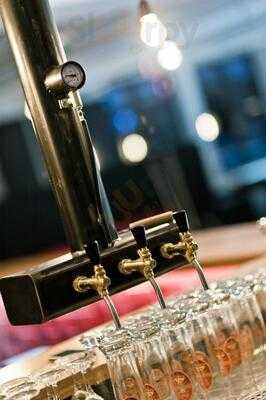 Bata Bar & Billiards