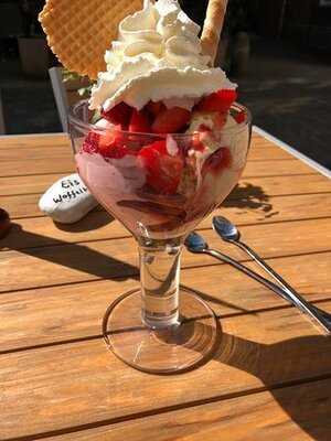 Eis & Waffelhaus