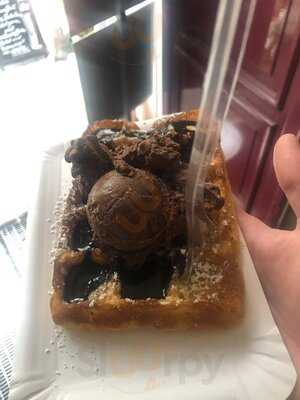 Eis & Waffelhaus