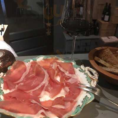 Calistoga Wine Saloon