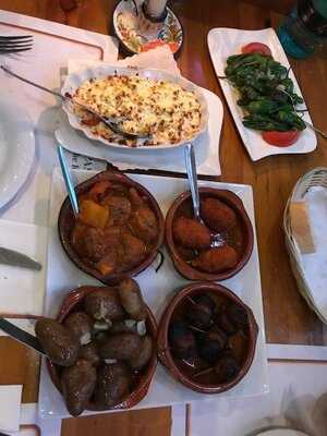 Julio's Restaurant & Tapas Bar