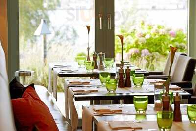 Restaurant River View