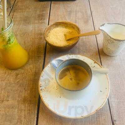 Roamers Coffee & Booze