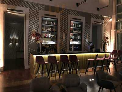 Upside Down Bar & Restaurant