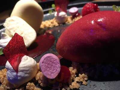 Ginn Restaurant & Bar