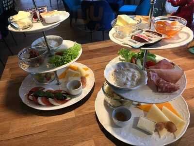 Caspars Café & Bistro