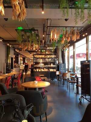 Junge Die Bäckerei. Rudi-dutschke-straße