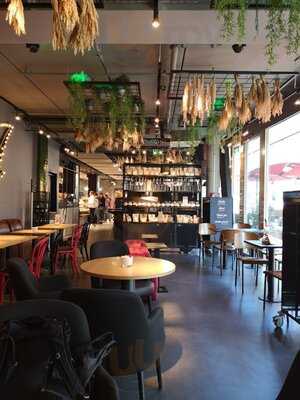 Junge Die Bäckerei. Rudi-dutschke-straße