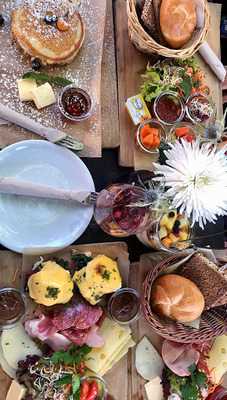 Hatari - Pfälzer Stube