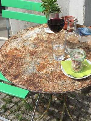 Weinberg, Weinhandlung Und Weinbar