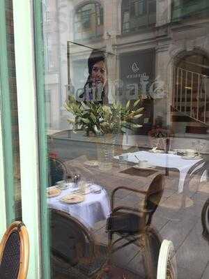 Petit Cafe