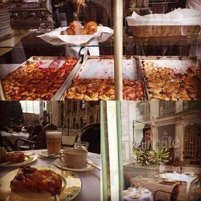 Petit Cafe