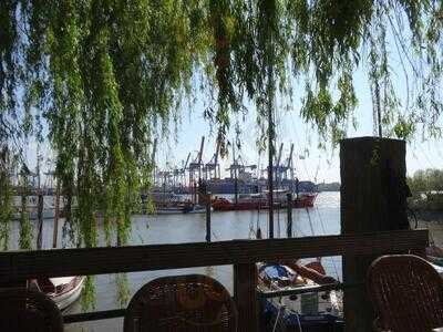 Elbterrassen Biergarten An Der Elbe