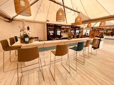 Sky & Sand Beachclub