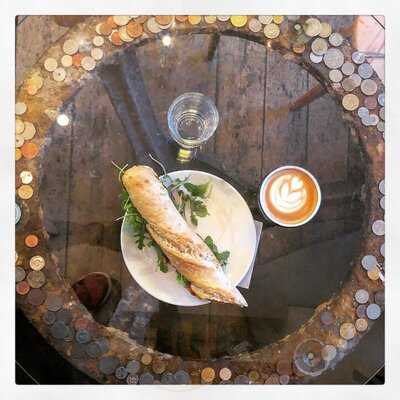 Leuchtstoff - Kaffee Kuchen Kollektiv