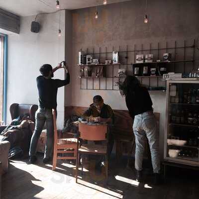 Leuchtstoff - Kaffee Kuchen Kollektiv