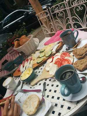 Elena’s Back-bistro