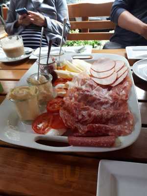 Elena’s Back-bistro