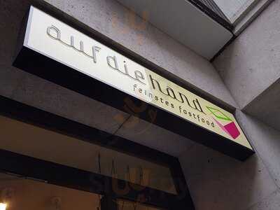 Auf Die Hand - Friedrichstrasse